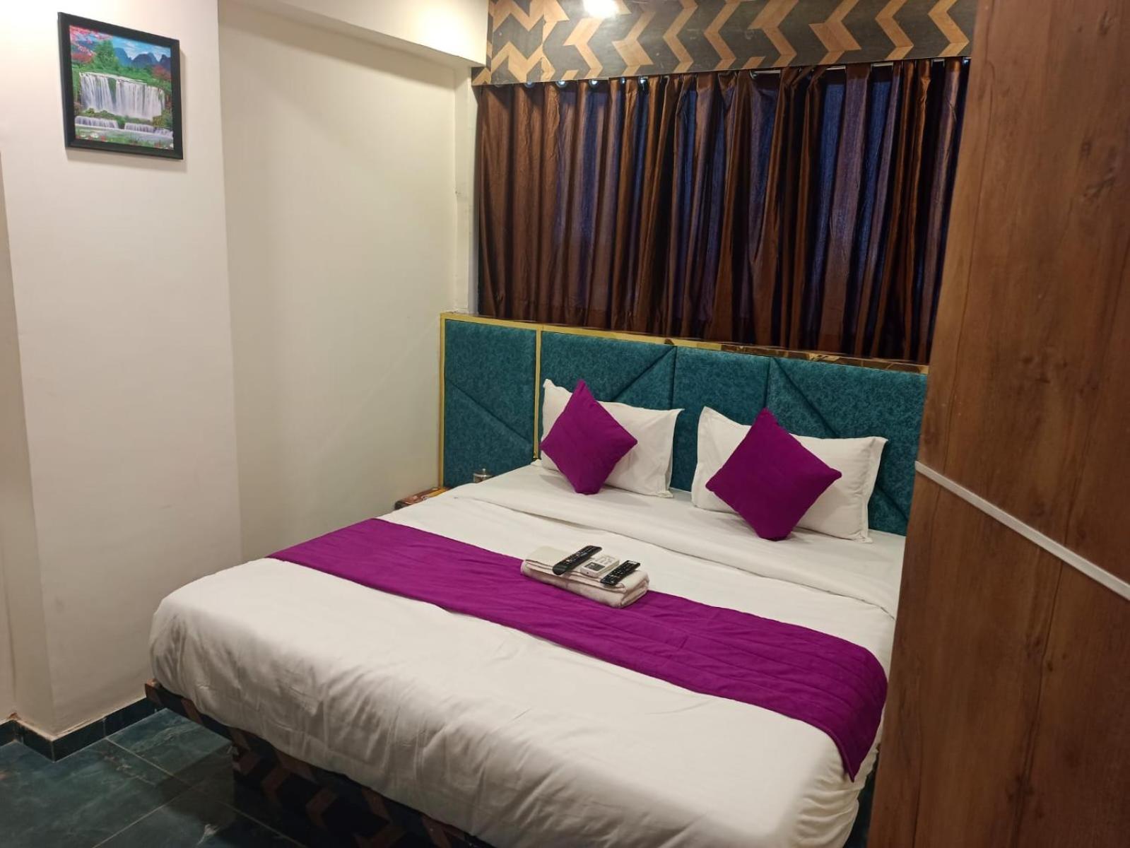 Hotel Karnavati Amhedabad Dış mekan fotoğraf